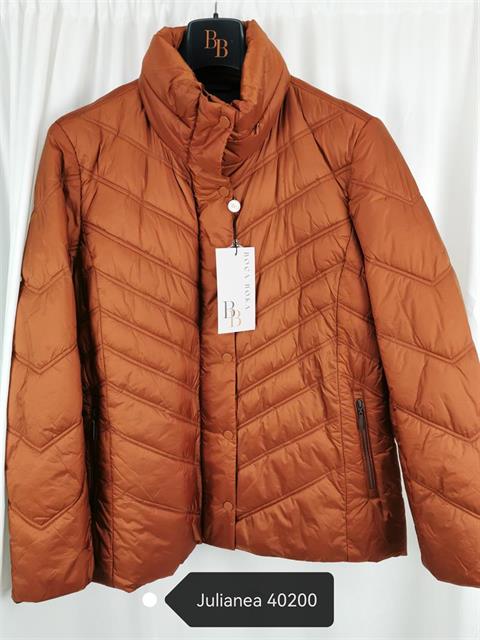 JULIANEA 200 PARKA GUATADA CUELLO SUBIDO