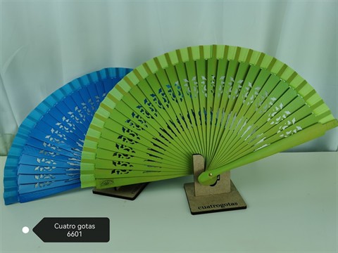 CUATROGOTAS 6601 ABANICO MADERA CALADO LISO 19CM